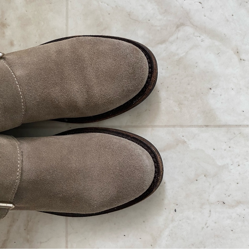 $895 Burberry Made in Italy Grey Suede Cut Out Buckle Moto Ankle Boots Size 6.5 - Picture 9 of 16
